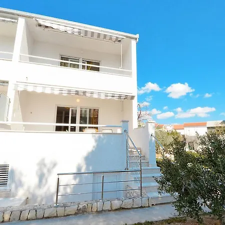 Nina Apartment